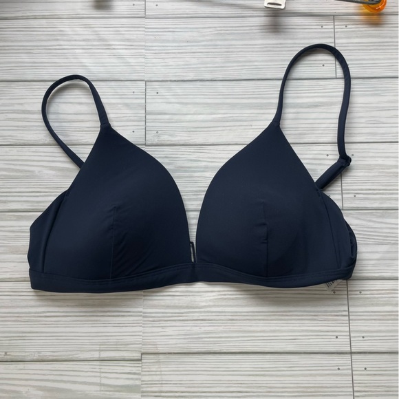 lululemon athletica Other - Lululemon Waterside Swim Top *C Cup
True Navy size 6